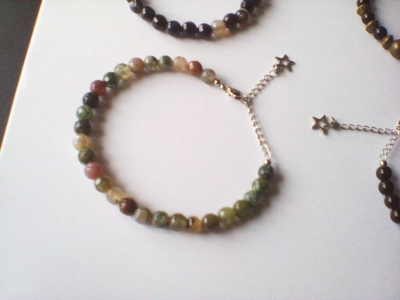bracelet d`agate couleur naturelles avec chainettes de réglage et fermoir acier inoxydable