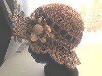 chapeau raphia marron chocolat et tissus wax fleur fait main