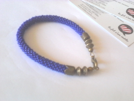 bracelet de perles miuky, tissage peyote, bleu cobalt